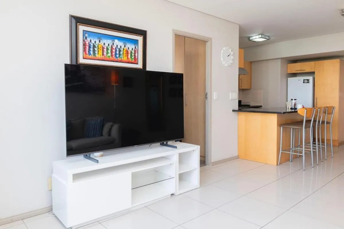 Chic 1-Bedroom Apartment In The Heart Of The City Κέιπ Τάουν