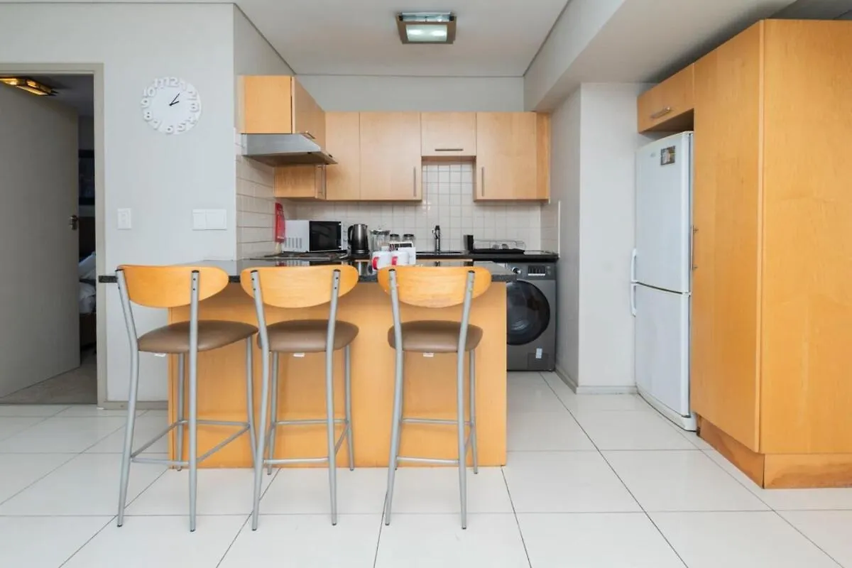 Chic 1-Bedroom Apartment In The Heart Of The City Κέιπ Τάουν 0*,